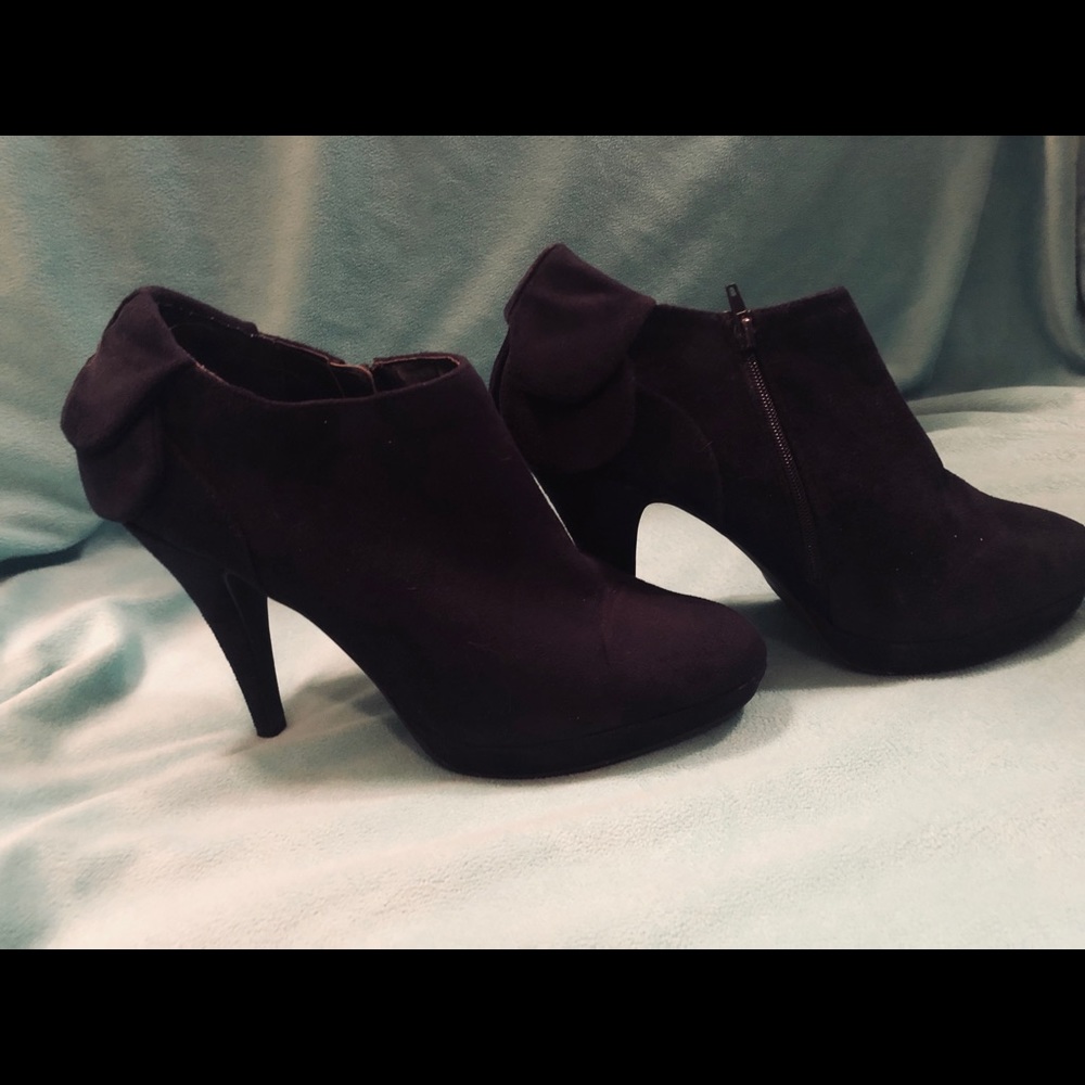 Such cute heels. Only wore like twice!